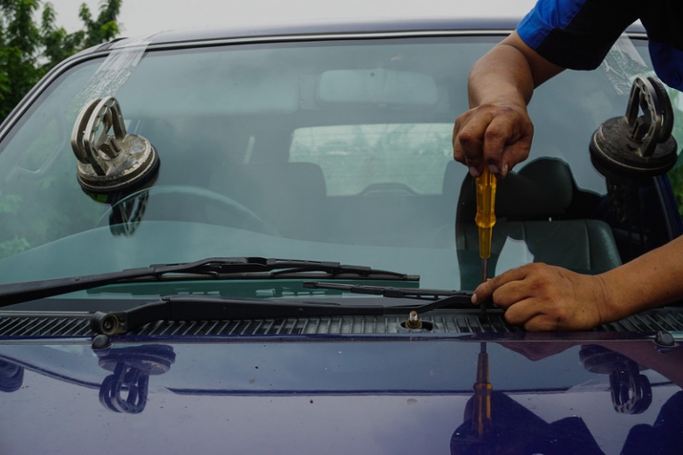 Glass Repair Near Me: What to Expect Before You Book